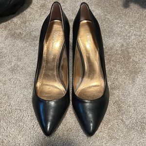 Black pumps